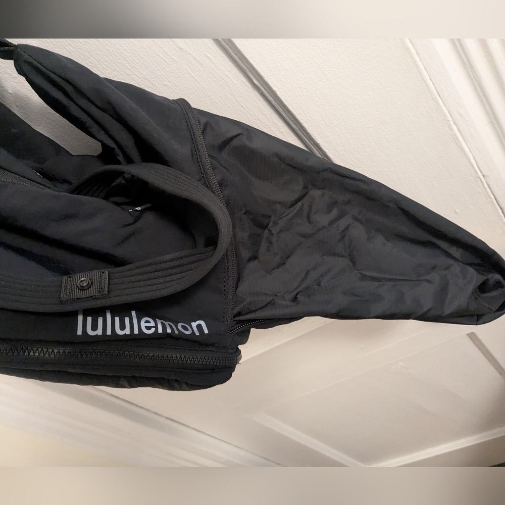 Lululemon 3-in-1 Gym Duffle Bag - Picture 6 of 6